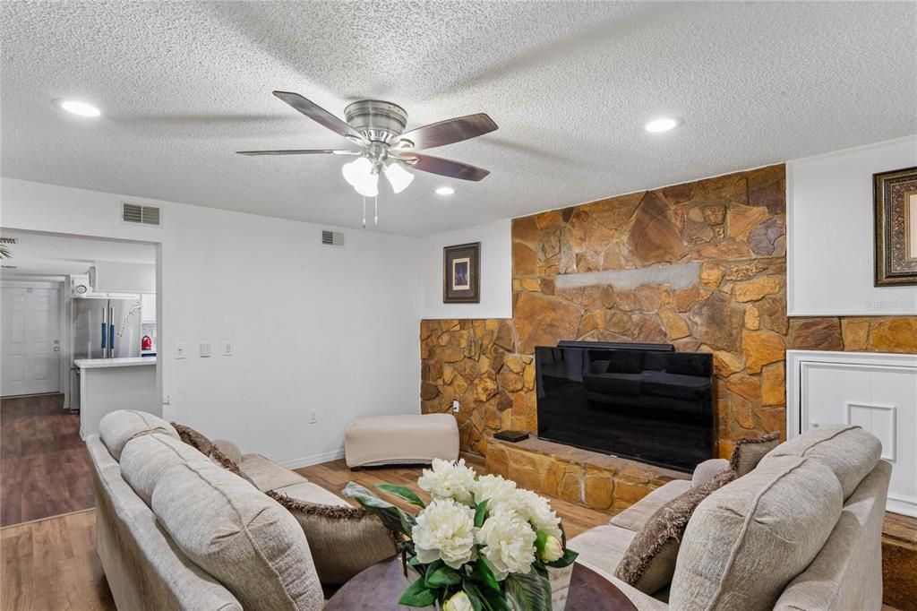 En Venta: $542,999 (4 camas, 3 baños, 2592 Pies cuadrados)