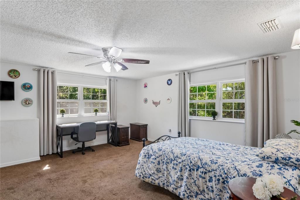En Venta: $542,999 (4 camas, 3 baños, 2592 Pies cuadrados)