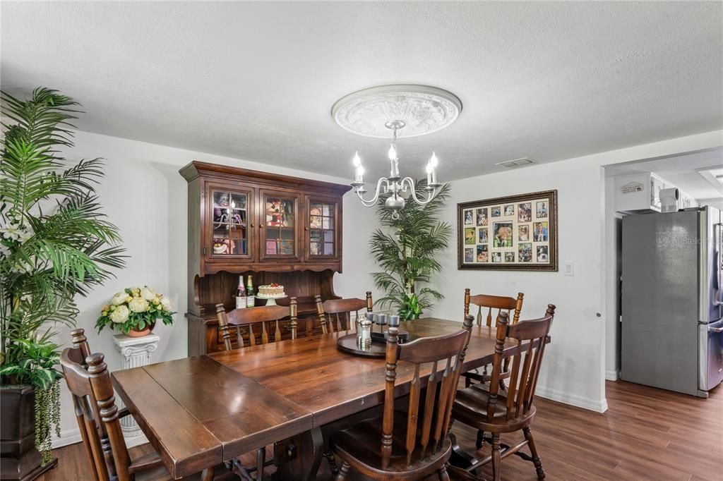 En Venta: $542,999 (4 camas, 3 baños, 2592 Pies cuadrados)