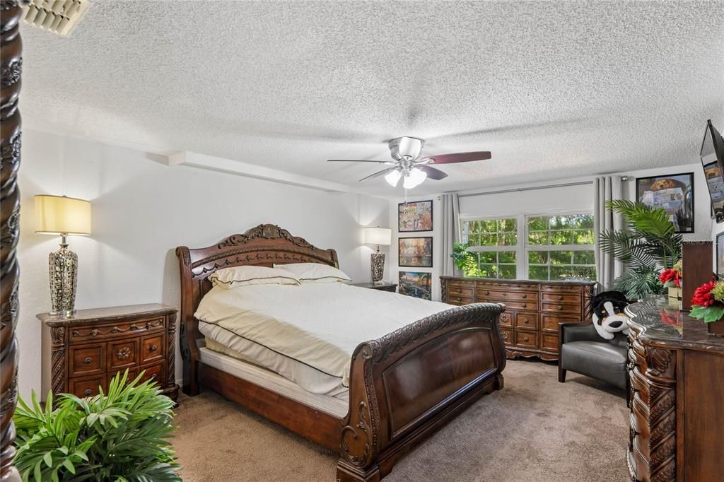 En Venta: $542,999 (4 camas, 3 baños, 2592 Pies cuadrados)