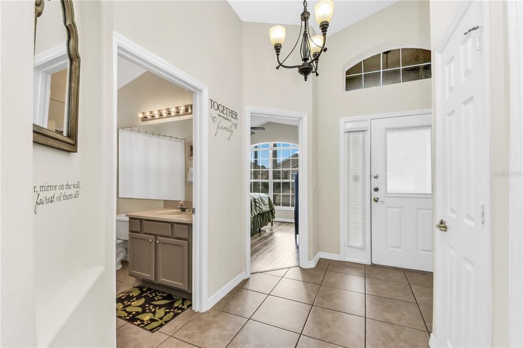 Activo con contrato: $499,900 (5 camas, 4 baños, 2136 Pies cuadrados)