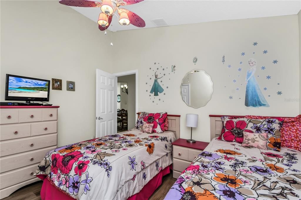 Activo con contrato: $499,900 (5 camas, 4 baños, 2136 Pies cuadrados)