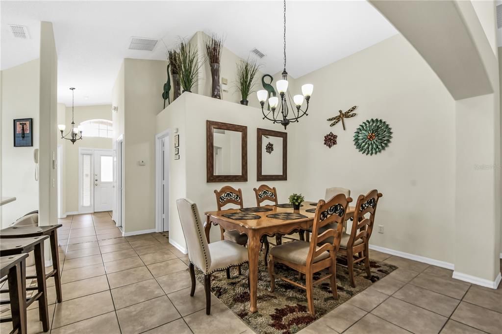 Activo con contrato: $499,900 (5 camas, 4 baños, 2136 Pies cuadrados)