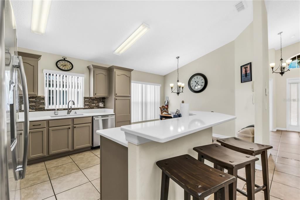 Activo con contrato: $499,900 (5 camas, 4 baños, 2136 Pies cuadrados)