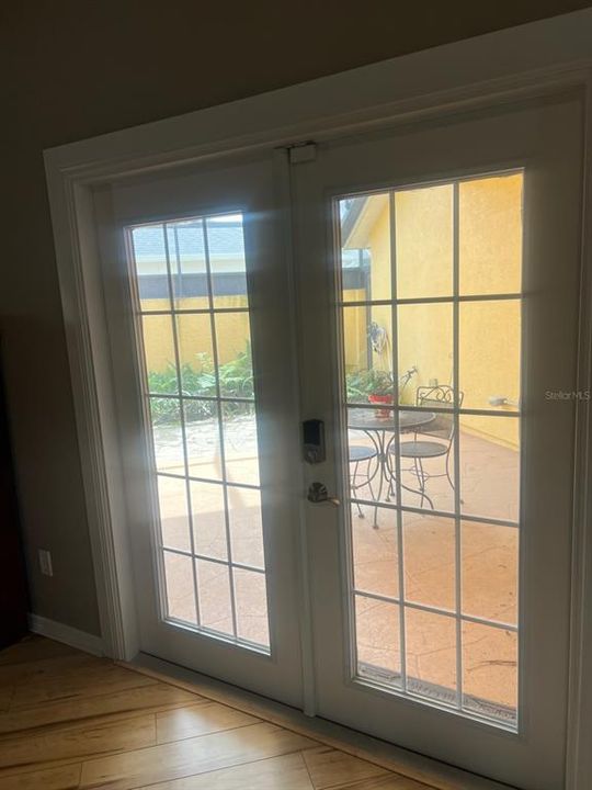 For Sale: $384,900 (3 beds, 3 baths, 2423 Square Feet)