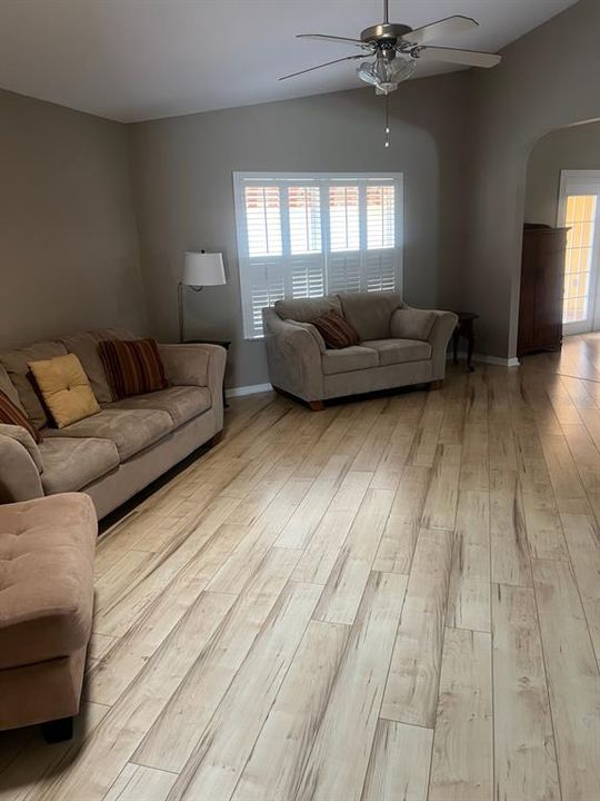 For Sale: $384,900 (3 beds, 3 baths, 2423 Square Feet)