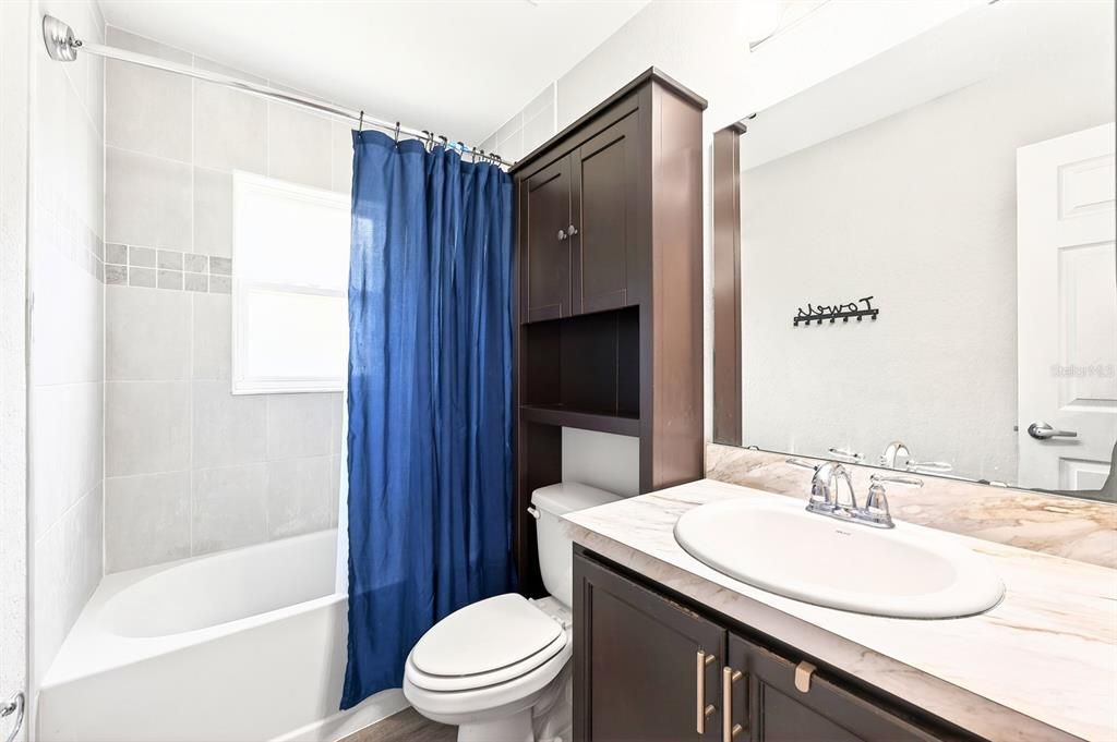 Под контрактом: $330,000 (4 спален, 2 ванн, 1717 Квадратных фут)