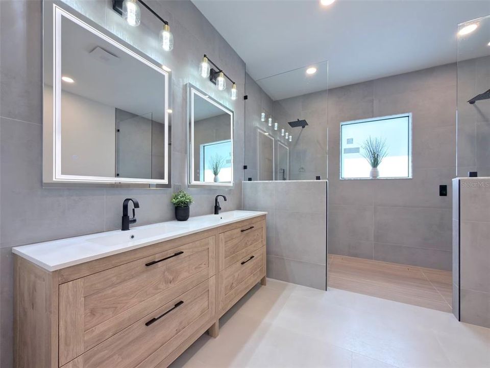 En Renta: $4,500 (4 camas, 4 baños, 2462 Pies cuadrados)