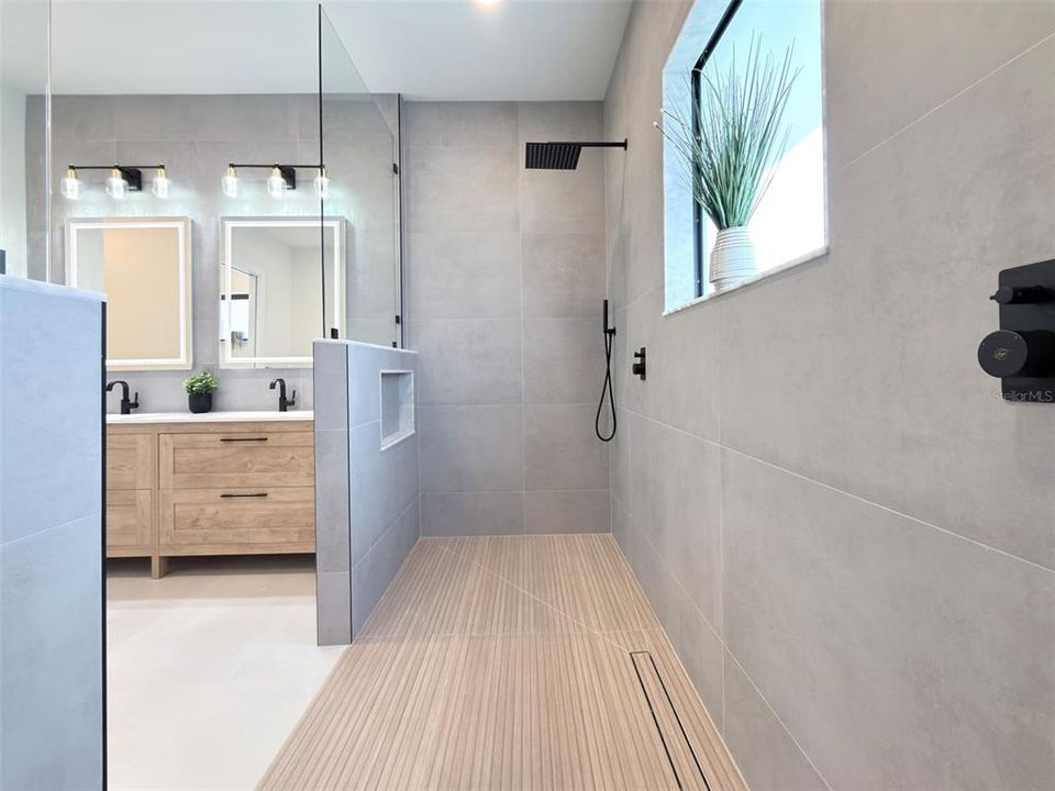 En Renta: $4,500 (4 camas, 4 baños, 2462 Pies cuadrados)