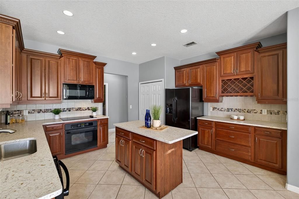 For Sale: $559,000 (5 beds, 4 baths, 3138 Square Feet)