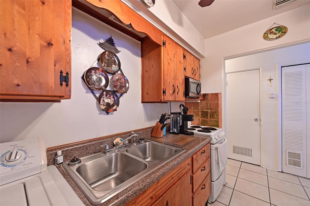 For Sale: $375,000 (3 beds, 0 baths, 1889 Square Feet)