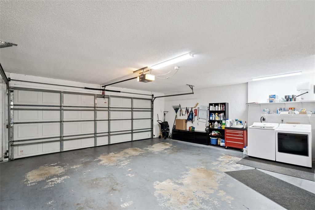 Activo con contrato: $950,000 (3 camas, 2 baños, 2114 Pies cuadrados)