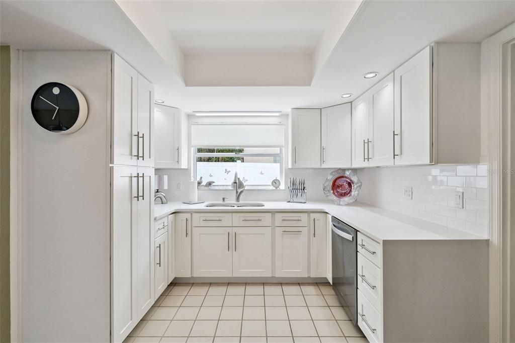 Activo con contrato: $950,000 (3 camas, 2 baños, 2114 Pies cuadrados)
