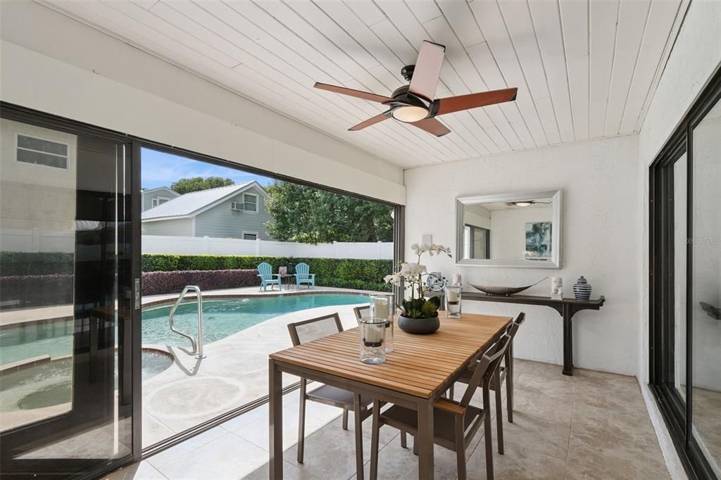 Activo con contrato: $950,000 (3 camas, 2 baños, 2114 Pies cuadrados)