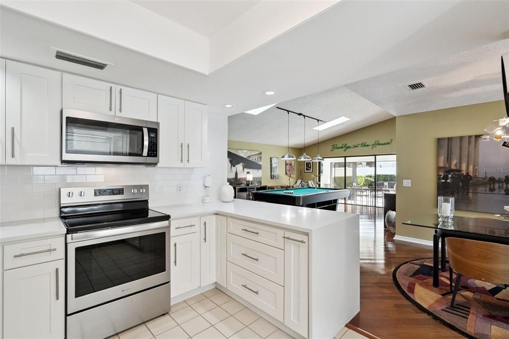 Activo con contrato: $950,000 (3 camas, 2 baños, 2114 Pies cuadrados)