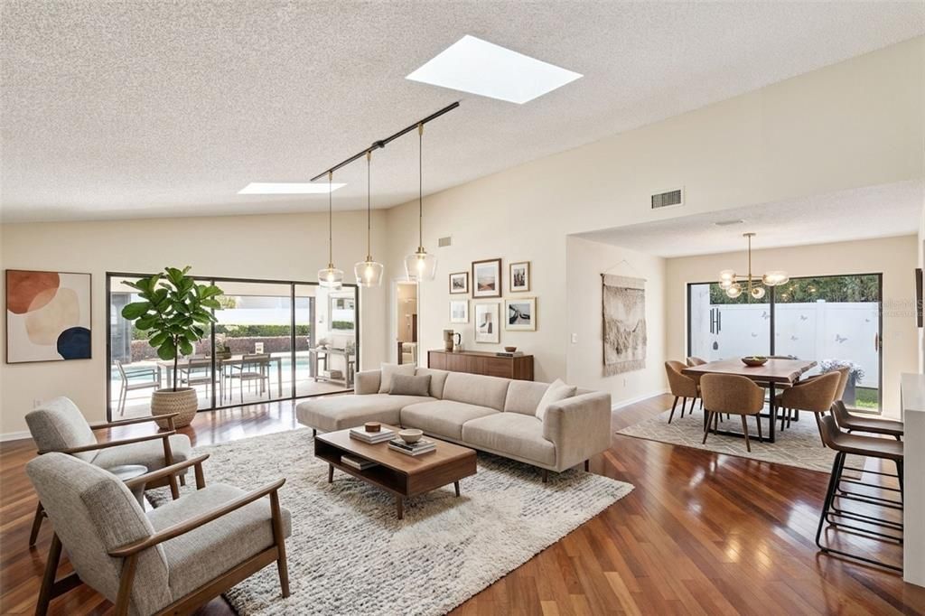 Activo con contrato: $950,000 (3 camas, 2 baños, 2114 Pies cuadrados)
