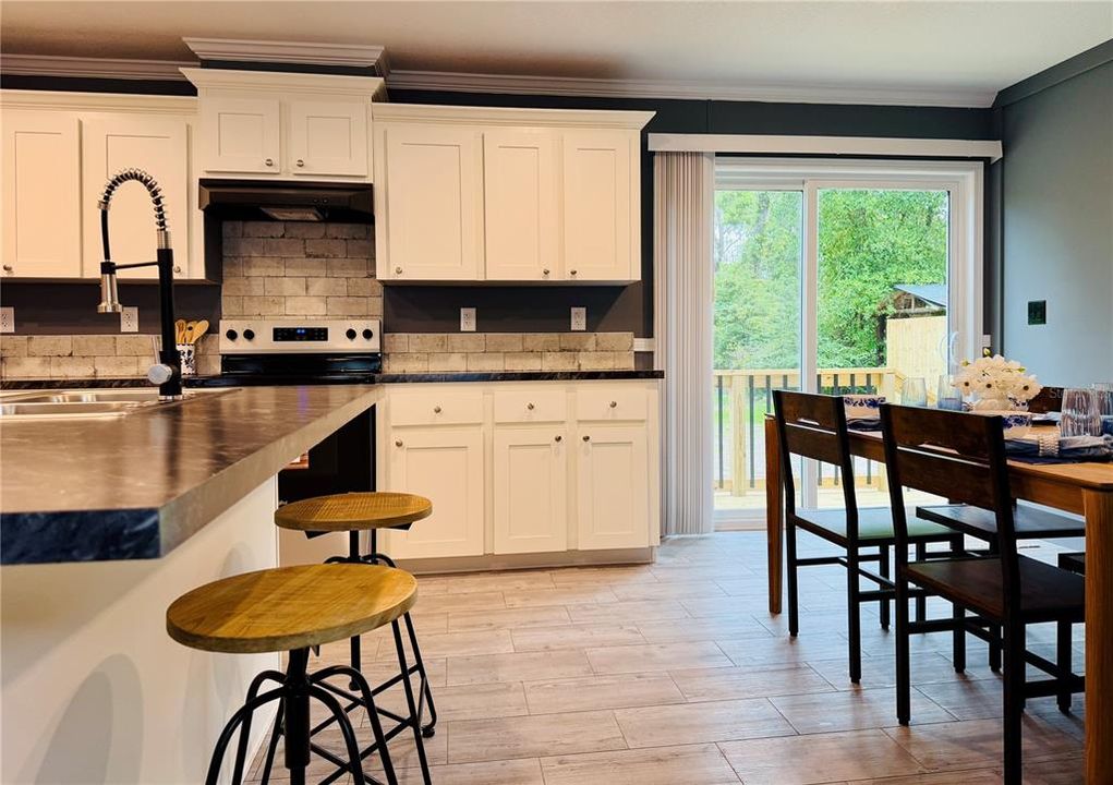 For Sale: $224,000 (3 beds, 2 baths, 1280 Square Feet)