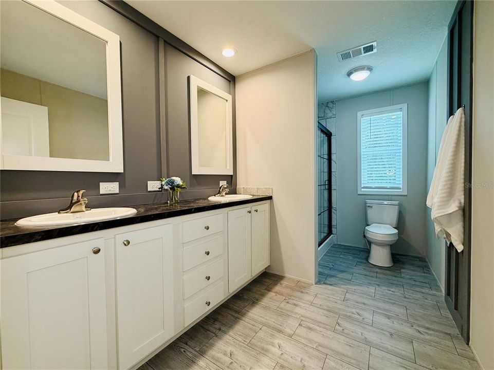 For Sale: $224,000 (3 beds, 2 baths, 1280 Square Feet)