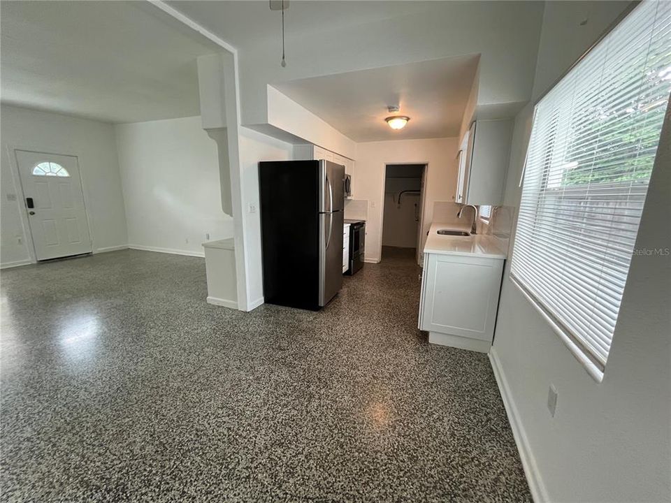 En Venta: $575,000 (6 camas, 4 baños, 2018 Pies cuadrados)