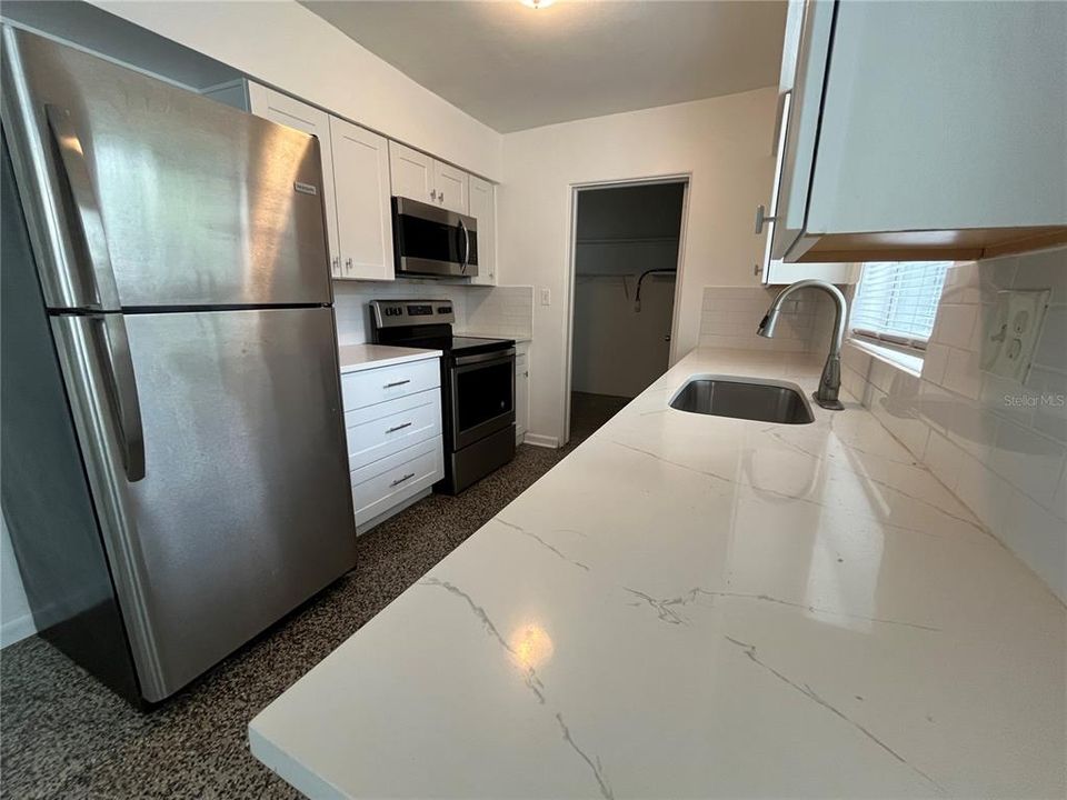 En Venta: $575,000 (6 camas, 4 baños, 2018 Pies cuadrados)