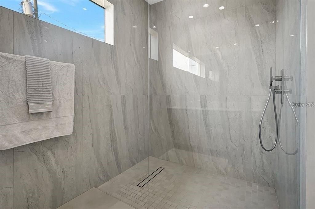 En Venta: $475,000 (3 camas, 3 baños, 1826 Pies cuadrados)
