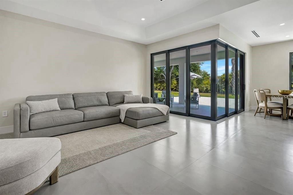 En Venta: $475,000 (3 camas, 3 baños, 1826 Pies cuadrados)