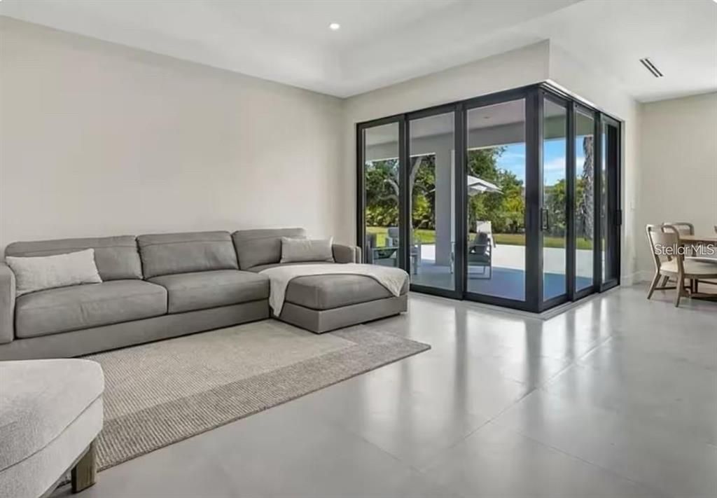 En Venta: $475,000 (3 camas, 3 baños, 1826 Pies cuadrados)