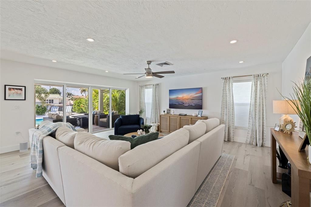 Activo con contrato: $1,389,000 (4 camas, 3 baños, 2198 Pies cuadrados)