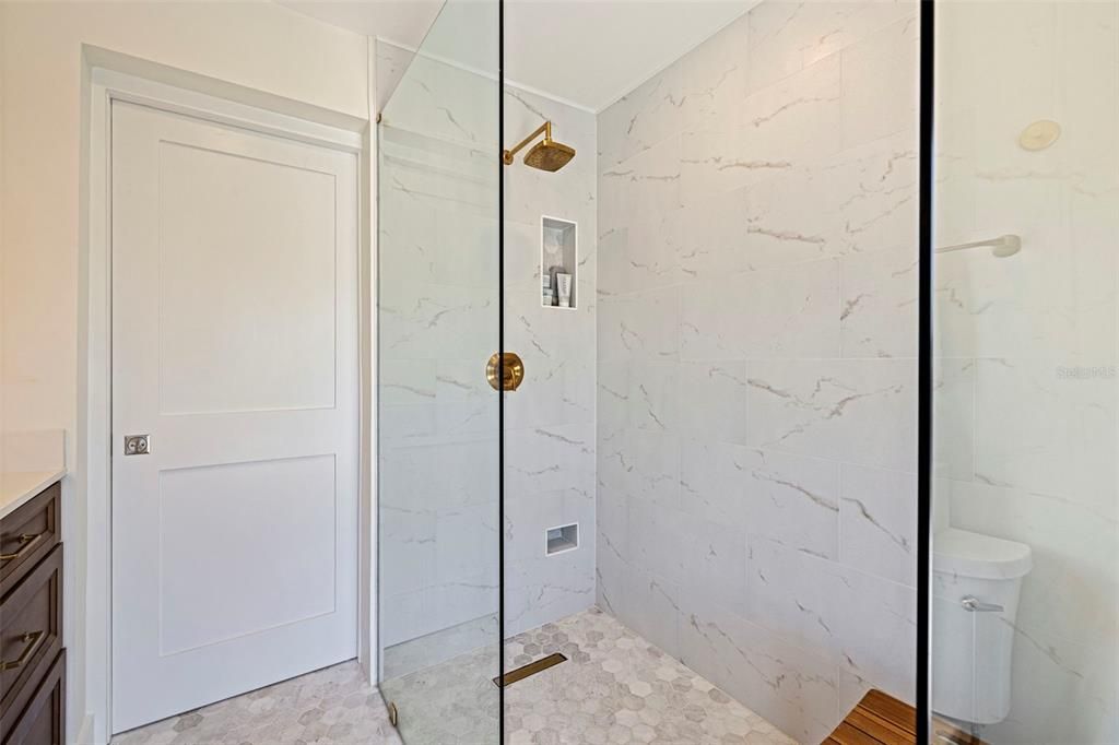Activo con contrato: $1,389,000 (4 camas, 3 baños, 2198 Pies cuadrados)