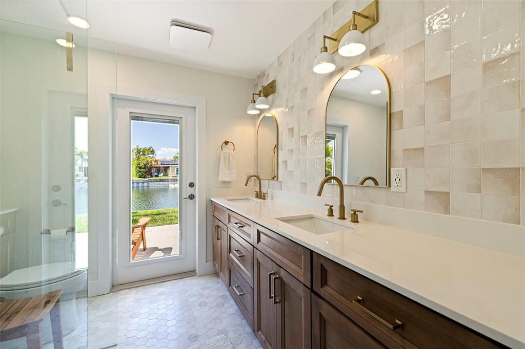 Activo con contrato: $1,389,000 (4 camas, 3 baños, 2198 Pies cuadrados)