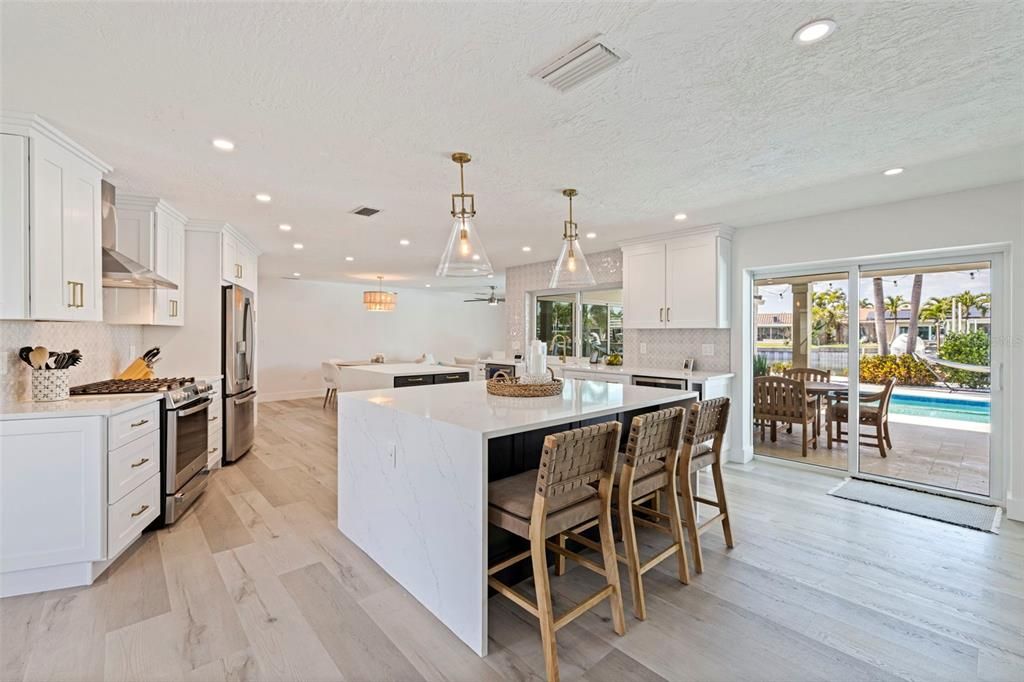 Activo con contrato: $1,389,000 (4 camas, 3 baños, 2198 Pies cuadrados)