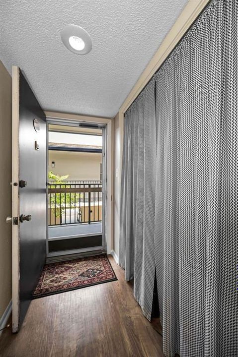 待售: $165,000 (2 贝兹, 1 浴室, 1010 平方英尺)