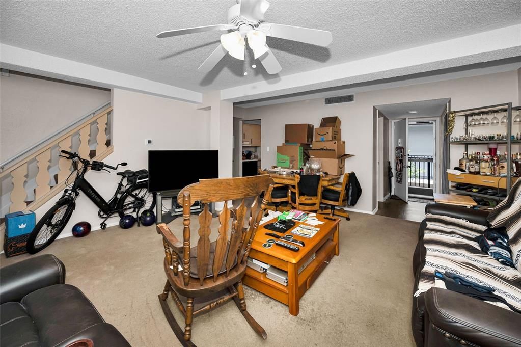 待售: $165,000 (2 贝兹, 1 浴室, 1010 平方英尺)