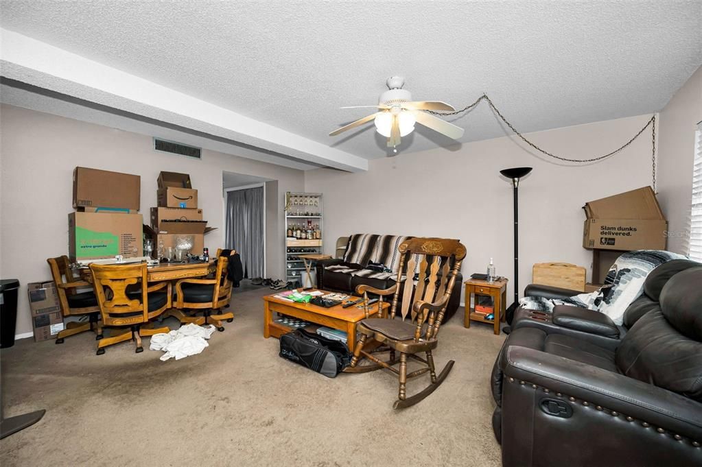 待售: $165,000 (2 贝兹, 1 浴室, 1010 平方英尺)