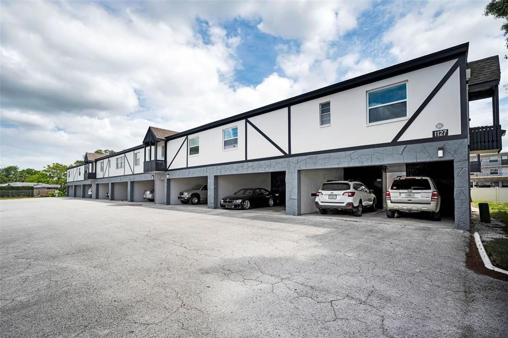 待售: $165,000 (2 贝兹, 1 浴室, 1010 平方英尺)