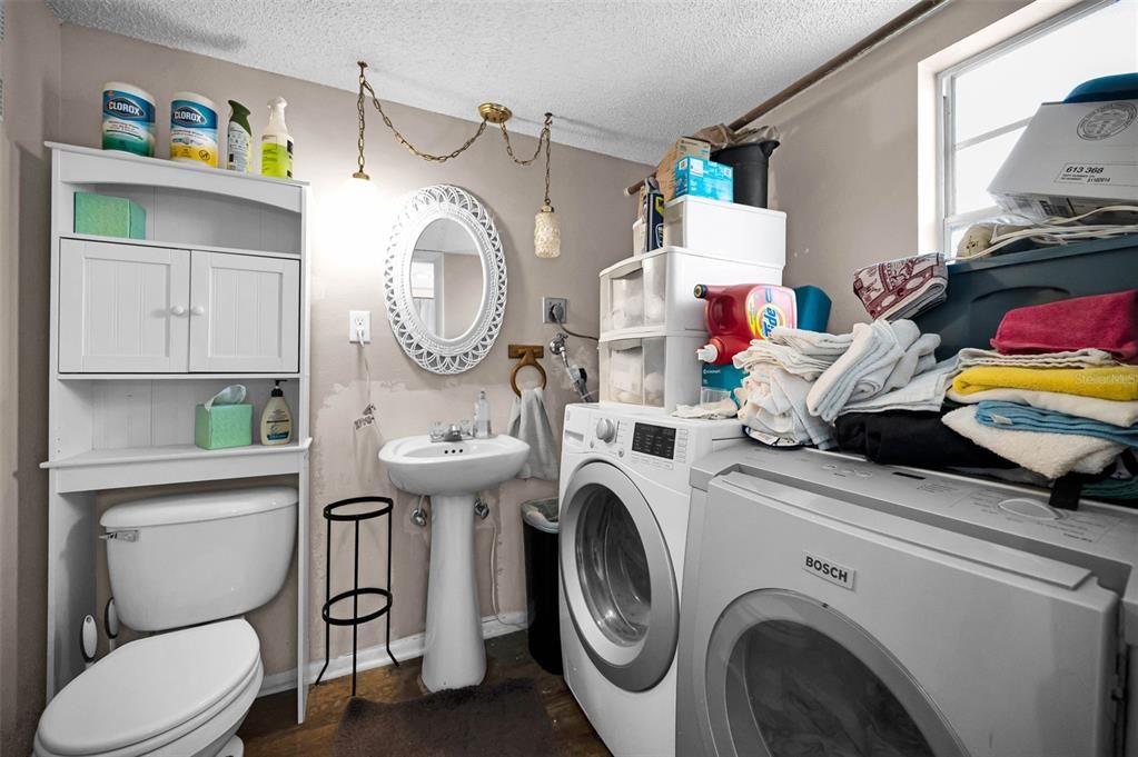 待售: $165,000 (2 贝兹, 1 浴室, 1010 平方英尺)