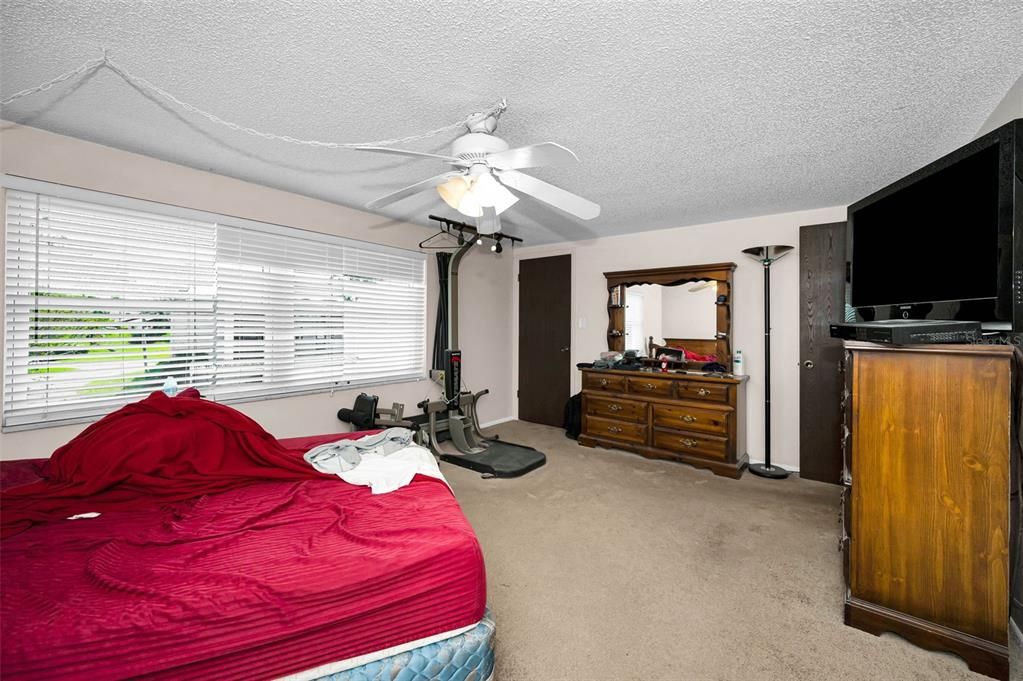 待售: $165,000 (2 贝兹, 1 浴室, 1010 平方英尺)