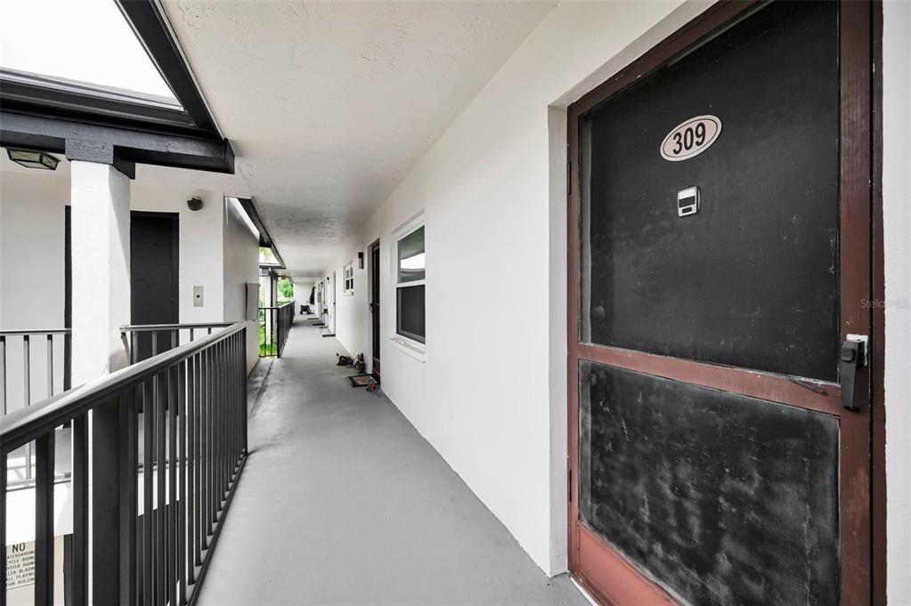 待售: $165,000 (2 贝兹, 1 浴室, 1010 平方英尺)