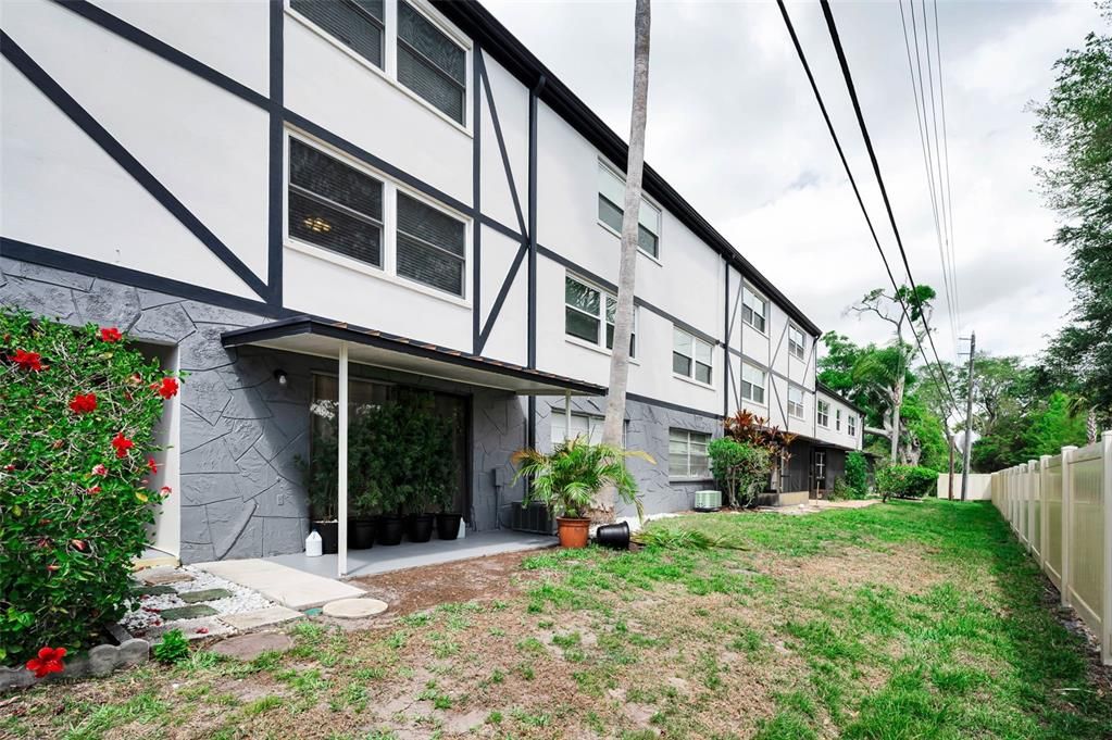 待售: $165,000 (2 贝兹, 1 浴室, 1010 平方英尺)