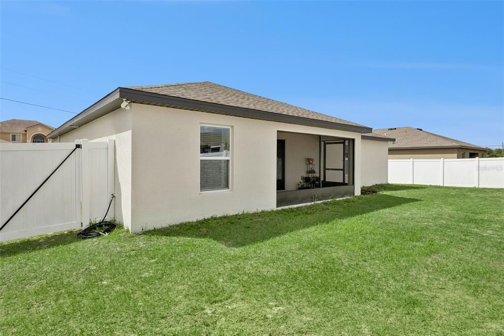 Activo con contrato: $250,000 (4 camas, 2 baños, 1684 Pies cuadrados)