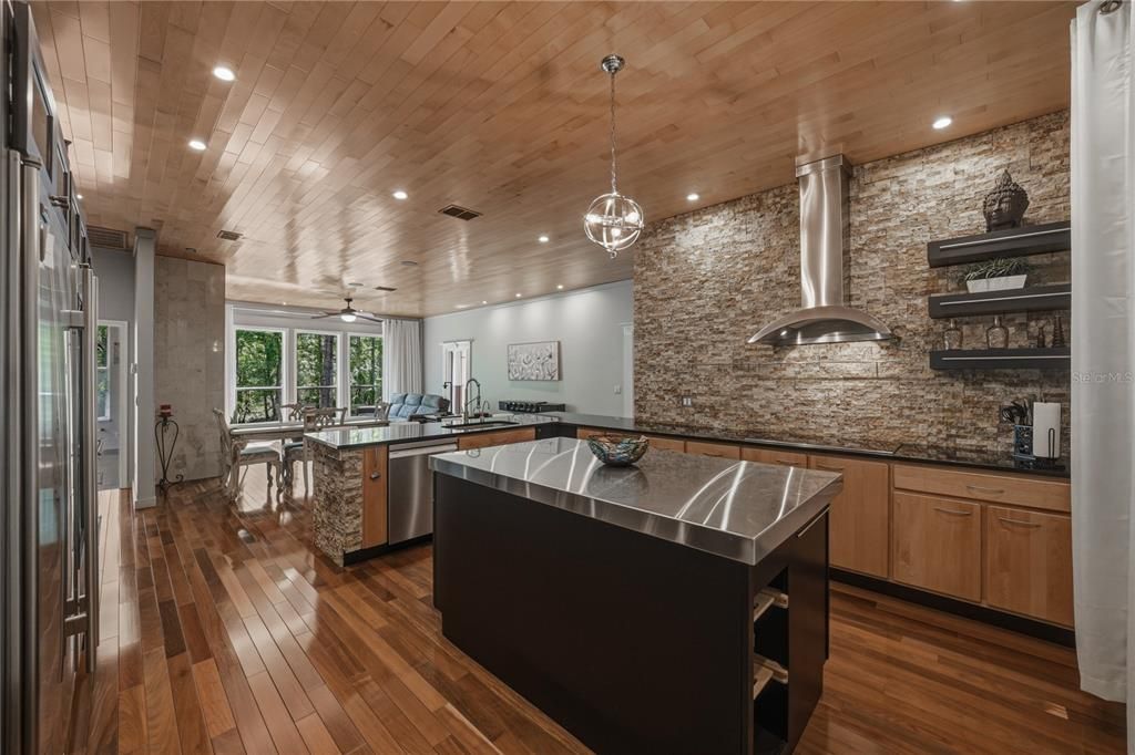 На продажу: $599,999 (3 спален, 2 ванн, 2218 Квадратных фут)