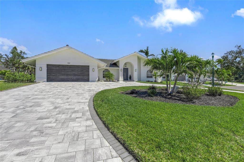 For Sale: $1,199,000 (3 beds, 2 baths, 2830 Square Feet)