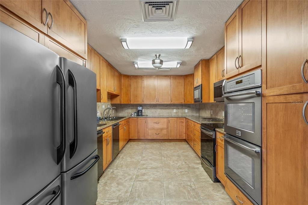 For Sale: $1,199,000 (3 beds, 2 baths, 2830 Square Feet)