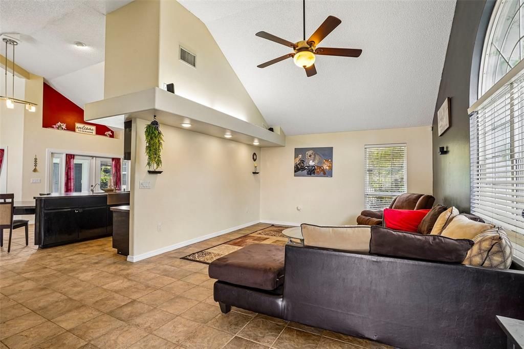 En Venta: $400,000 (4 camas, 4 baños, 2459 Pies cuadrados)