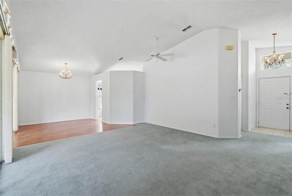 Activo con contrato: $239,000 (2 camas, 2 baños, 1456 Pies cuadrados)