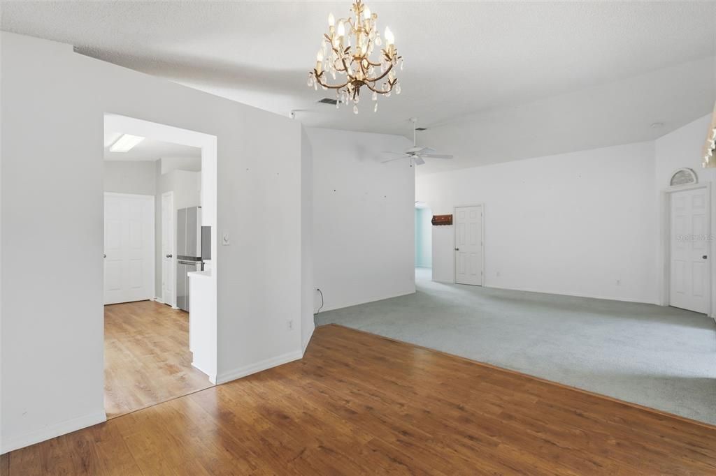 Activo con contrato: $239,000 (2 camas, 2 baños, 1456 Pies cuadrados)