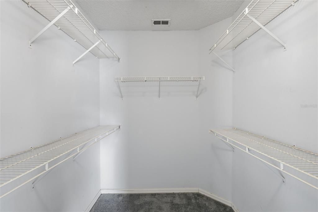 Activo con contrato: $239,000 (2 camas, 2 baños, 1456 Pies cuadrados)