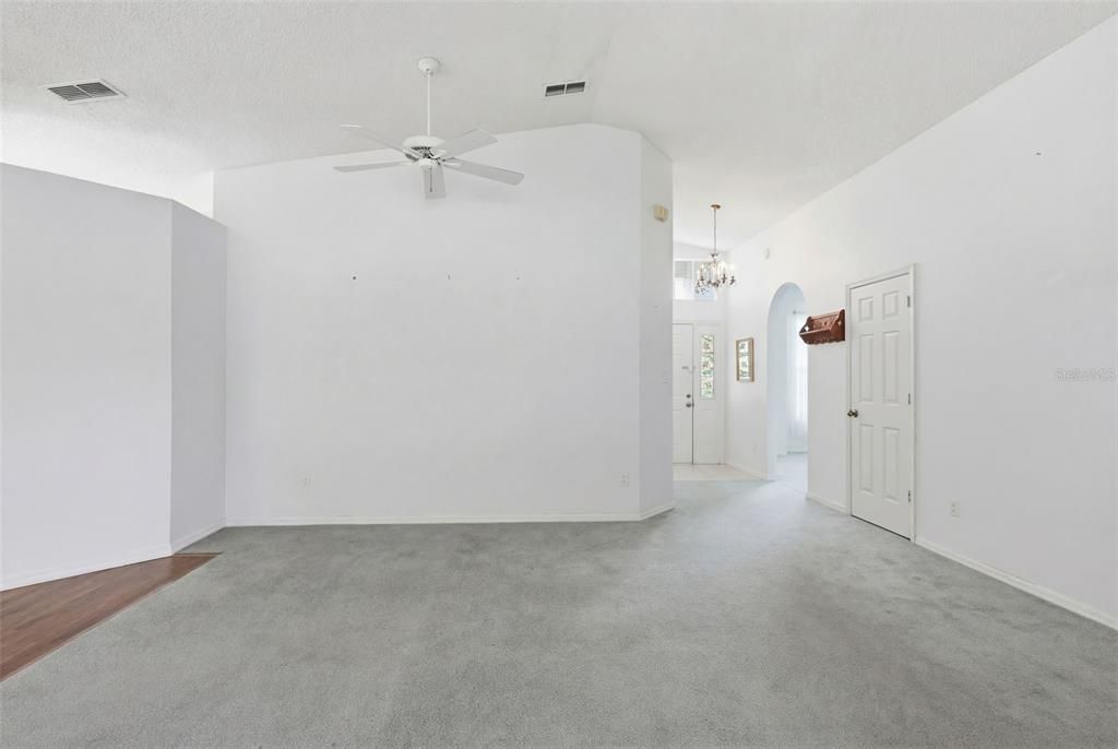 Activo con contrato: $239,000 (2 camas, 2 baños, 1456 Pies cuadrados)