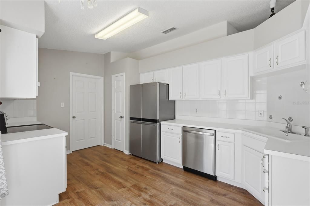 Activo con contrato: $239,000 (2 camas, 2 baños, 1456 Pies cuadrados)