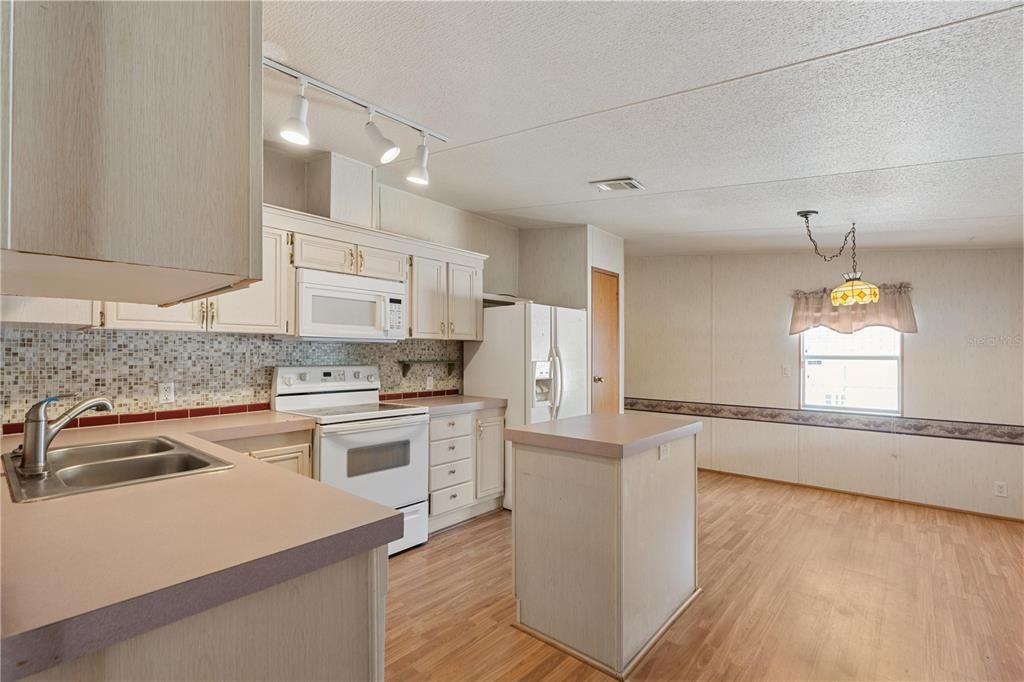 For Sale: $149,000 (3 beds, 2 baths, 1356 Square Feet)